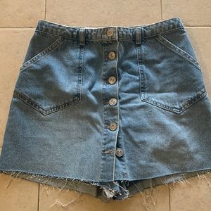 Denim Bulldog skort size 27. Distressed hem line